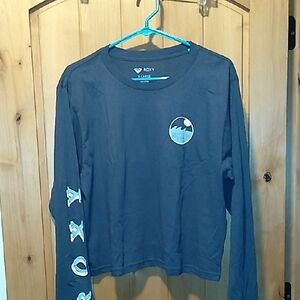 Roxy size XL long-sleeve navy blue cropped t-shirt